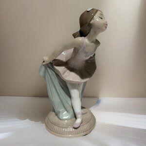 NAO by LLADRÓ My Recital #1151  Young Girl Ballerina Figurine 7" Retired 1991